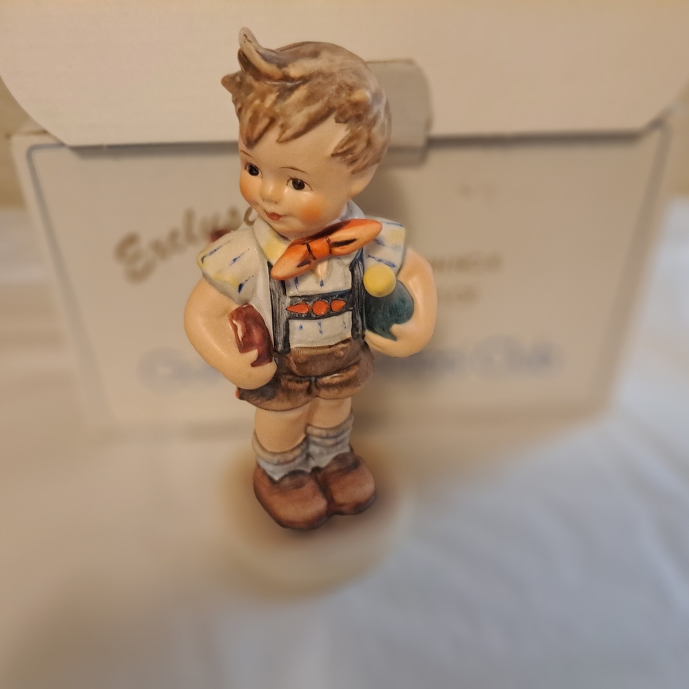 1979 Goebel # 4 Hummel Valentine Joy    # 399 In Box No Chips Or Crazing